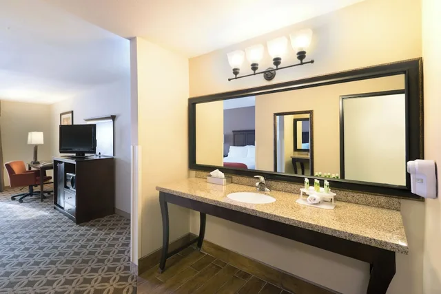 غرفة قياسية بسريرين كوين لذوي الإعاقة، Holiday Inn Express Show Low 3/4