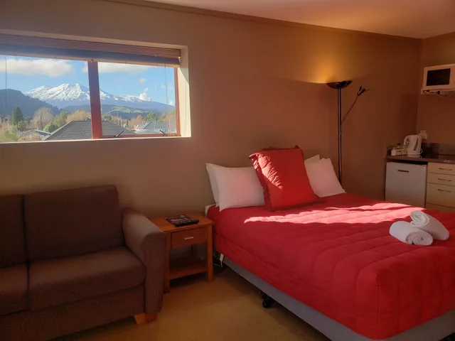 استوديو بسرير كوين وسرير فردي مع أريكة، Canoe Safaris Lodge 2/5