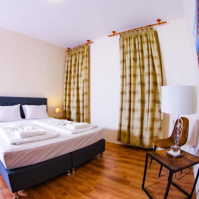 جناح بغرفتي نوم، Hotel Karlshorst 5/10