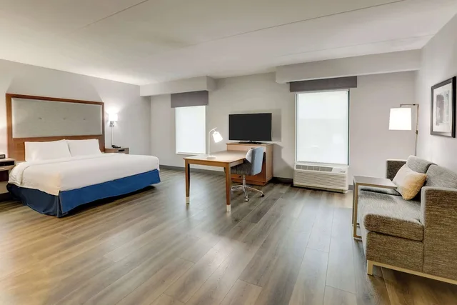 استوديو بسرير كينج مع أريكة لذوي الإعاقة، Hampton Inn & Suites Rome 1/5