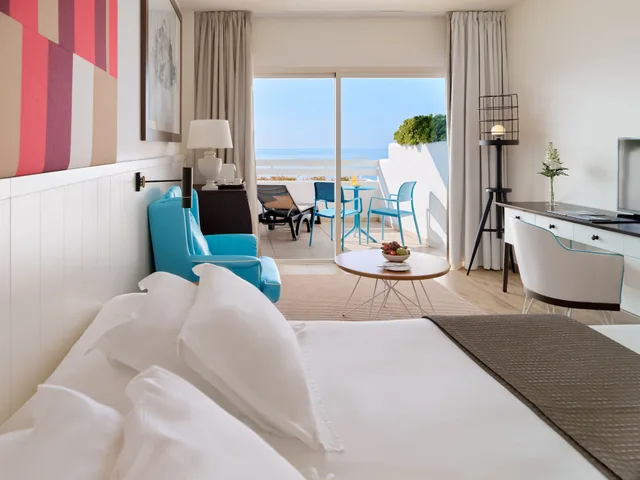 غرفة سوبيريور بريفيليج بسرير مزدوج وسرير فردي، H10 Estepona Palace 3/5