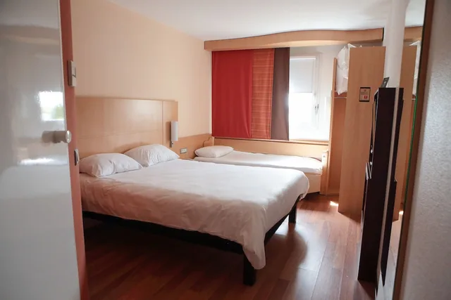 غرفة ثلاثية بسرير مزدوج وسرير فردي، Ibis Albert 4/8