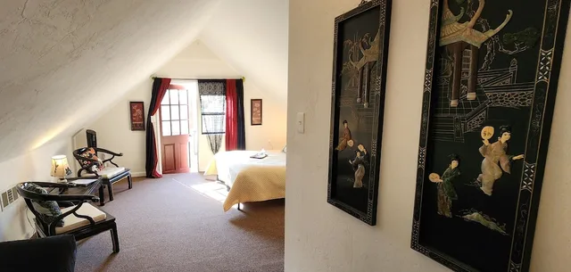 لوفت بسرير كوين، Lily Creek Lodge 5/6