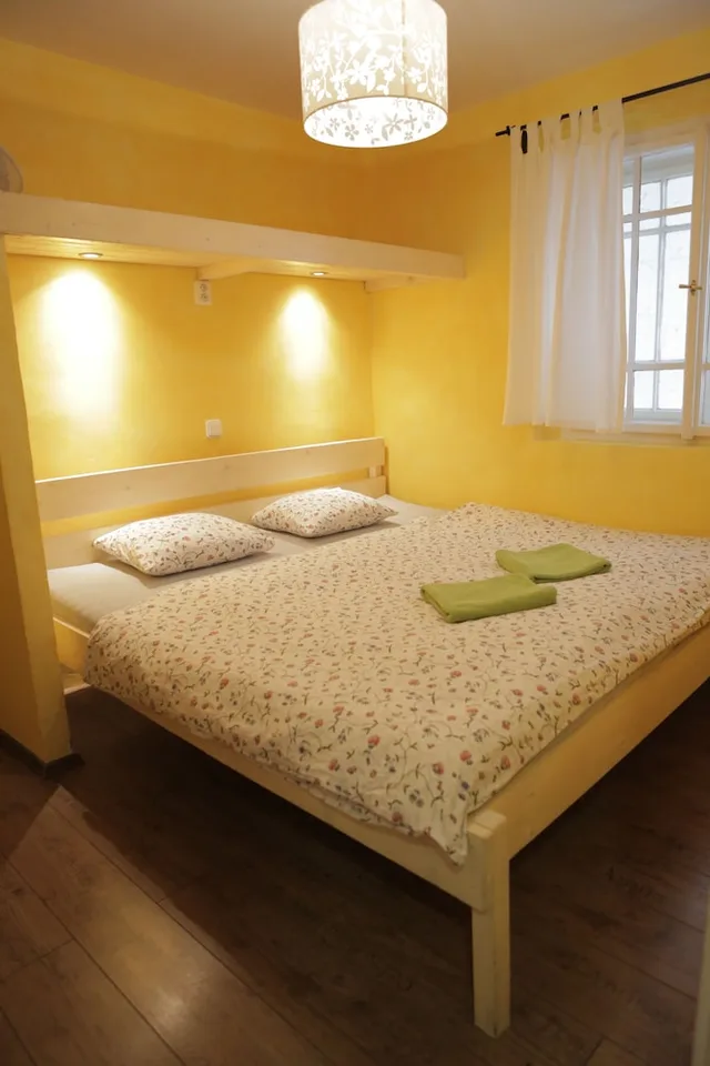 غرفة اقتصادية بسرير كوين، Charles Bridge Hostel & Apartments 1/1