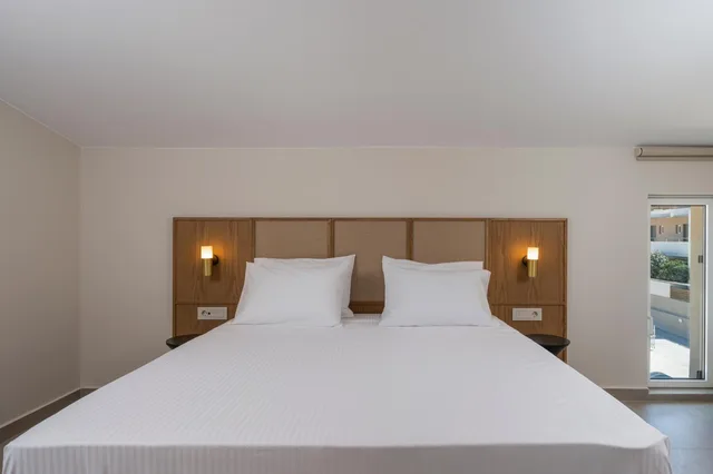 Beachcomber, Suite, Beach Front, Private Pool، Marika Hotel Chania 2/8