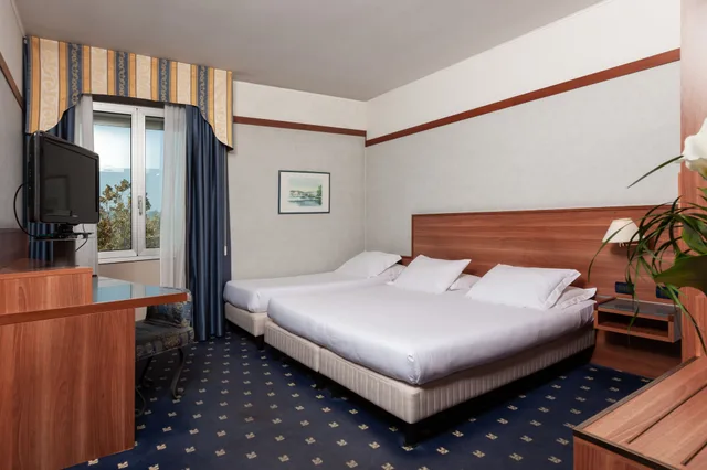 غرفة ثلاثية بسرير كوين وسرير فردي، Shg Hotel Bologna 4/10