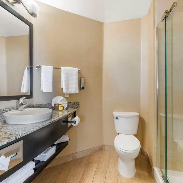غرفة بسرير كوين، Best Western Plus Oceanside Palms 4/4