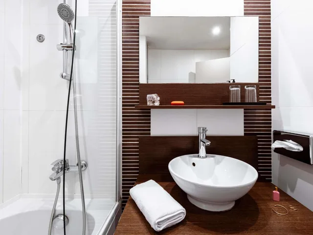 غرفة قياسية بسريرين منفصلين، Hotel Mercure Omaha Beach 8/10