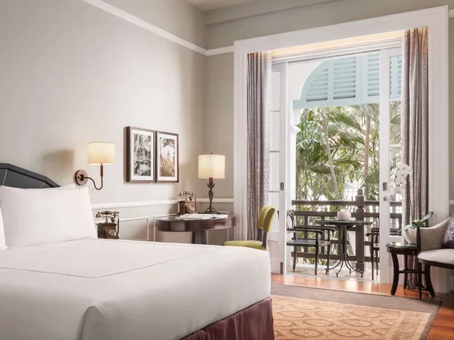 Colonial, Suite, King Bed, Raffles Hotel Le Royal 3/10