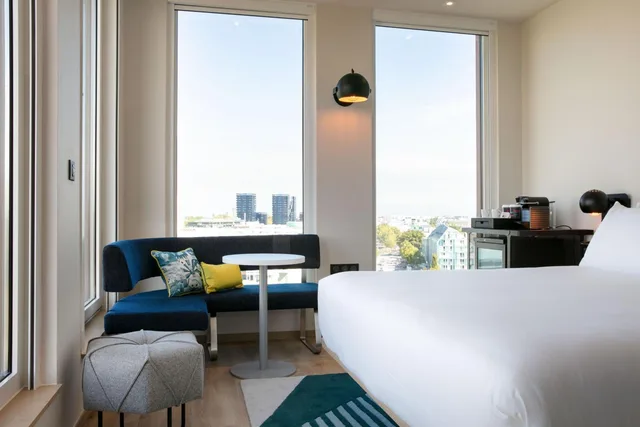 Room, King Bed, City and Cathedral View، Aloft Strasbourg Etoile 1/10