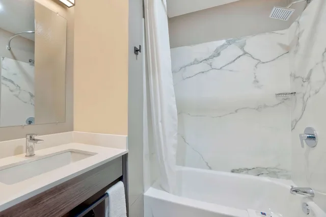 غرفة بريميوم بسرير كوين لذوي الإعاقة، Motel6 Fort Lauderdale, FL 4/5