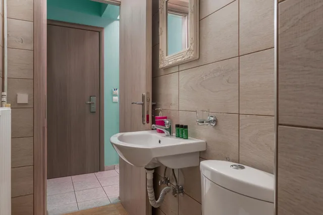 غرفة فاخرة رباعية، Ouzas Hotel 8/10