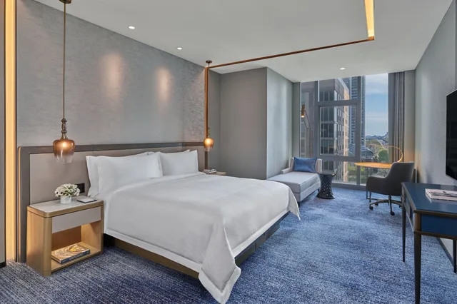 غرفة سوبيريور بسرير كينج بإطلالة على المتنزه، The St. Regis Chicago 2/5