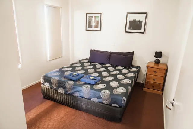 كابينة بسريرين كينج بغرفتي نوم لذوي الإعاقة، Sundowner Cabin And Tourist Park 3/6