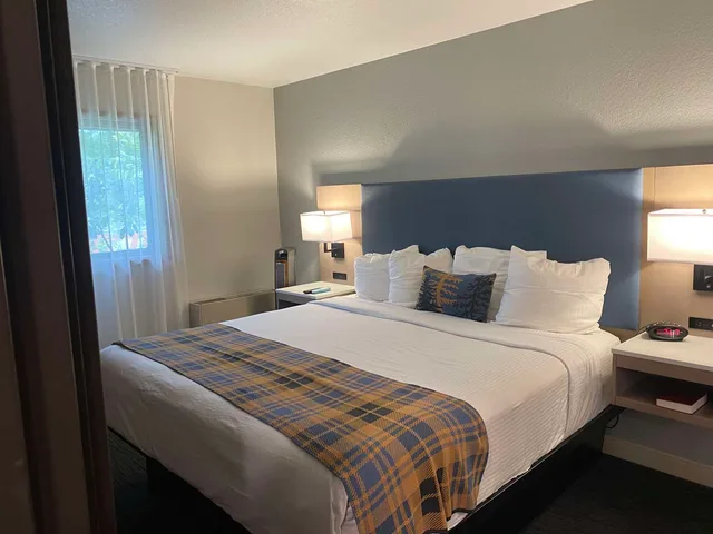 غرفة بسرير كوين لذوي الإعاقة، Best Western Lake Lucille Inn 3/4
