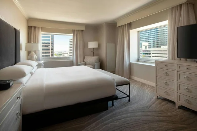 Suite, King Bed, Plaza View, Sofa, Salt Lake City Marriott City Center 2/2