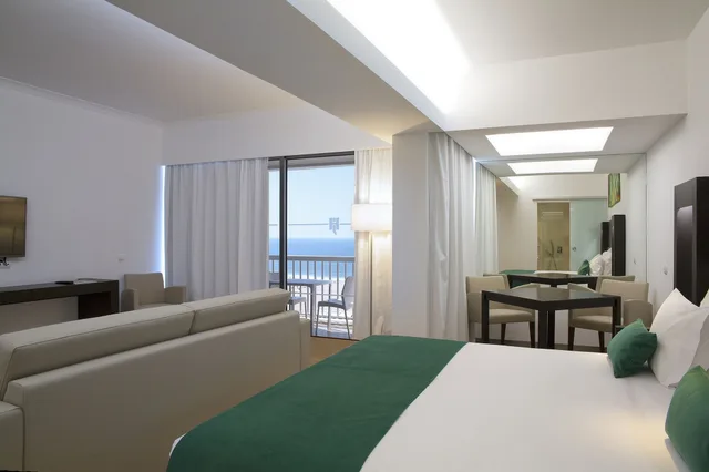 جناح جونيور بسريرين منفصلين بإطلالة على البحر بشرفة مع أريكة، Jupiter Algarve Hotel 3/7