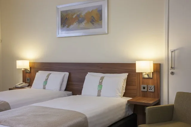 غرفة قياسية بسريرين منفصلين، Holiday Inn Colchester 1/3