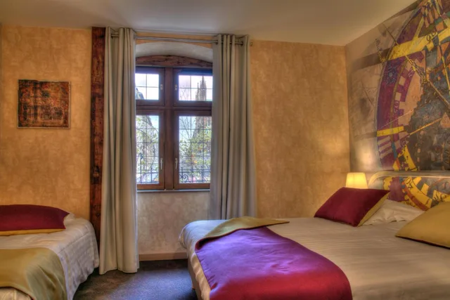 غرفة عائلية ثلاثية، Hotel Cathedrale 2/7