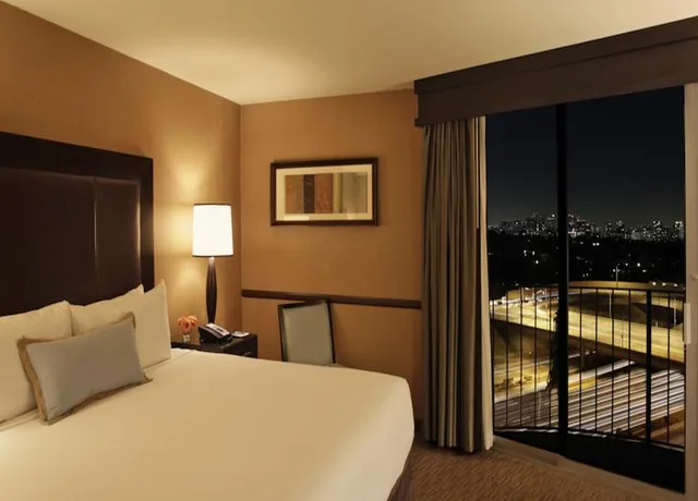 غرفة بسرير مزدوج بإطلالة على المدينة، Angeleno Hotel 2/3