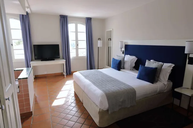 غرفة كلاسيكية بسرير كينج، Le Fregate Provence 2/3