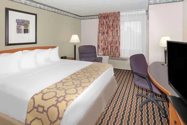 غرفة بسرير كوين، Baymont by Wyndham Fort Wayne 1/1