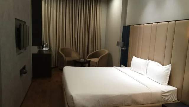 Hotel Kingsway، رايبور 14/40
