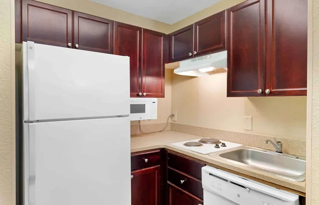 استوديو ديلوكس بسرير كينج مع أريكة، Extended Stay America Suites Phoenix Midtown 7/8
