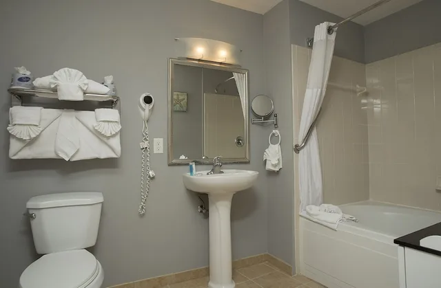 1 Bedroom, Suite, 2 Double Beds, Murphy Bed, Ocean Front، Avista Resort 3/4