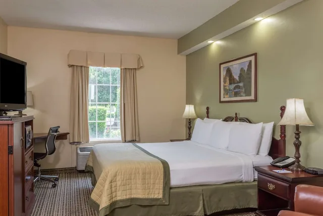 غرفة قياسية بسرير كينج، Baymont By Wyndham Lakeland 1/3