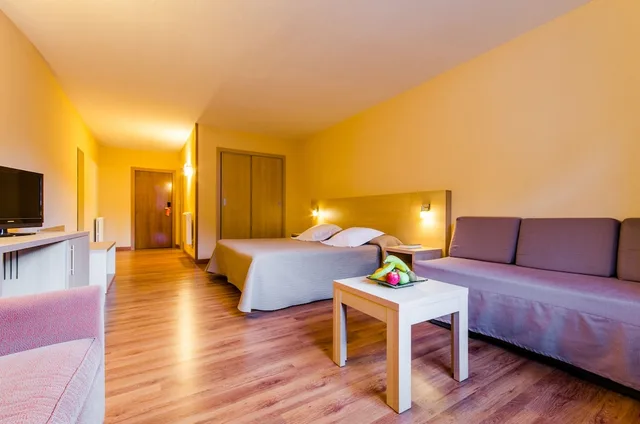 غرفة سوبيريور رباعية بأربعة أسرّة، Panorama Hotel 1/7