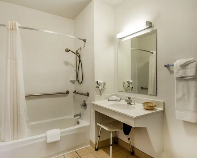 غرفة قياسية بسريرين كوين، Rodeway Inn Watsonville 4/4