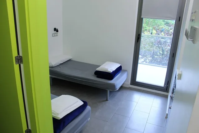 غرفة بسرير مزدوج بشرفة، Green Nest Hostel Uba Aterpetxea 3/5