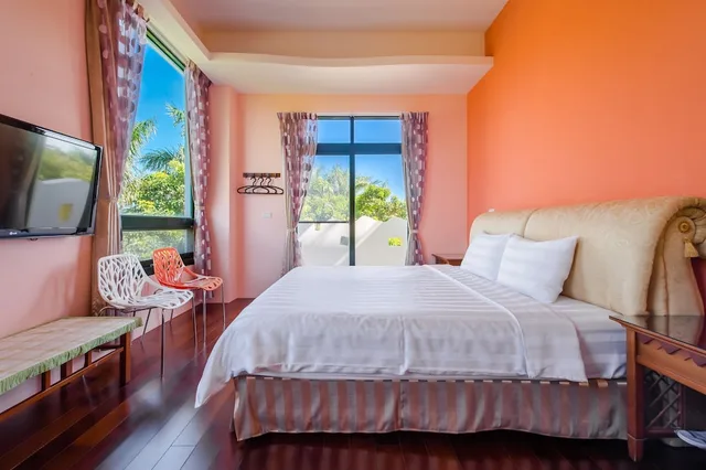 Room, Queen Bed, Balcony, Xl، Summer Garden Bed And Breakfast 9/10