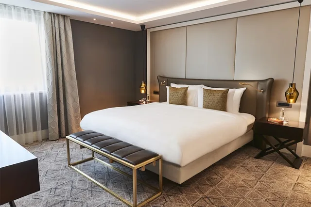 جناح تنفيذي بسرير كينج، Kempinski Hotel Corvinus Budapest 4/10