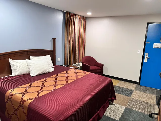 غرفة بسرير كينج بحوض استحمام، Rodeway Inn Augusta West - Fort Gordon 2/7