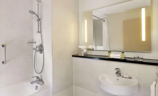 غرفة ديلوكس بسرير مزدوج وسرير فردي، DoubleTree by Hilton London Angel Kings Cross 7/9