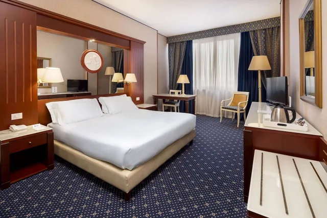 غرفة متصلة قياسية بسرير كينج وثلاثة أسرّة، Best Western Ctc Hotel Verona 3/6