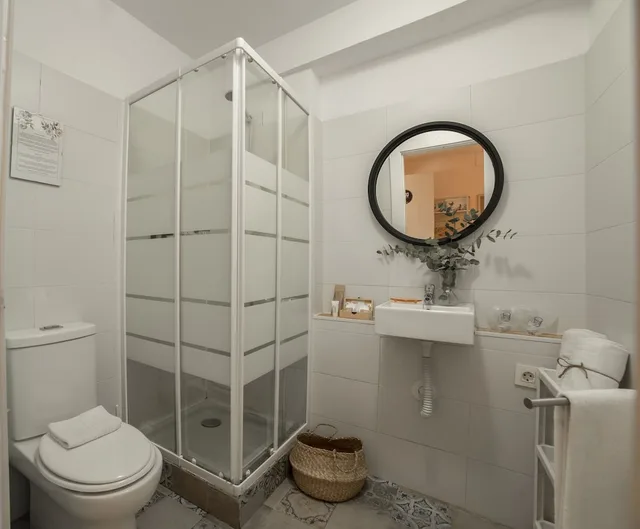 غرفة قياسية بسريرين منفصلين بإطلالة على الفناء في الطابق الأرضي، Rooms Vita And Bar 4/6