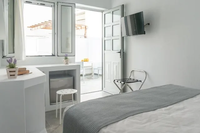 غرفة ديلوكس رباعية بسرير مزدوج وسرير بطابقين، Pelican Paros 2/6