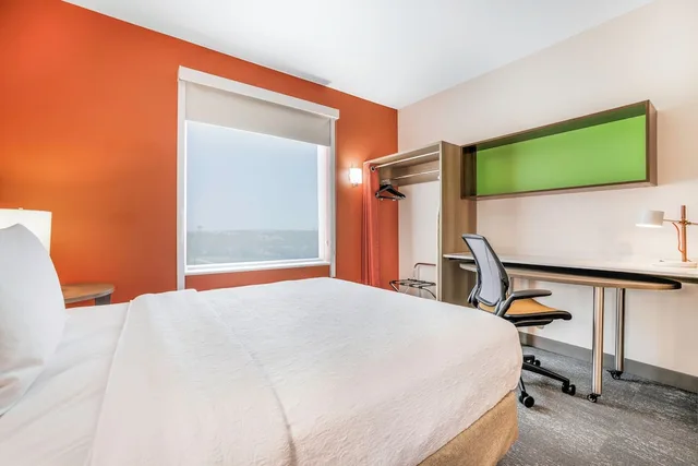 جناح بسرير كوين بحوض استحمام لذوي الإعاقة، Home2 Suites by Hilton Aurora Medical Center Denver 7/9
