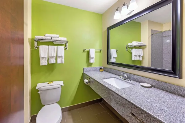 جناح بسريرين كوين بمطبخ صغير، Best Western Plus Pratt 5/5