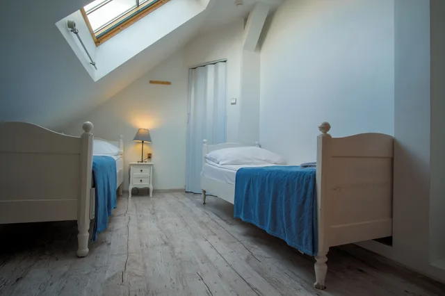 غرفة بسريرين منفصلين بحمام مشترك، Oki Doki Old Town Hostel 2/3