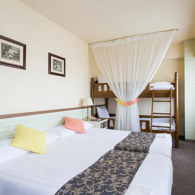 غرفة رباعية بسرير فردي، Hotel Francs 1/3