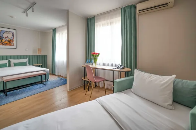 Junior Suite, Queen Bed, Sofa, Hotel H12 1/4