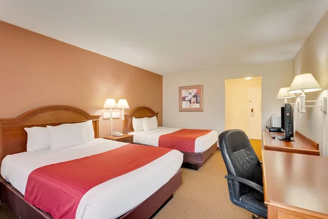 غرفة بسريرين كوين، Ramada By Wyndham Provo 2/6