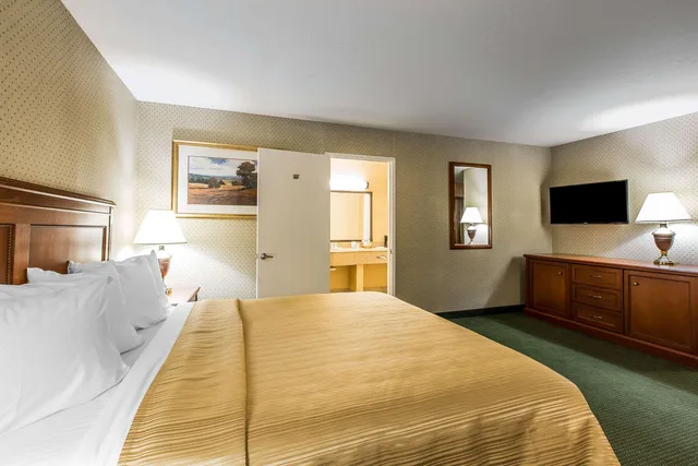 جناح بسرير كينج، Quality Inn Near China Lake Naval Station 1/3