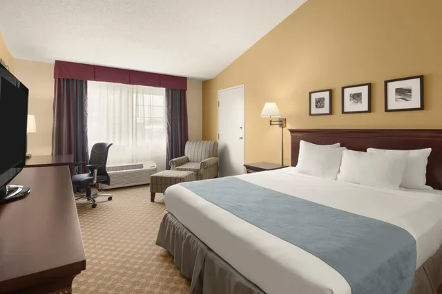 غرفة تنفيذية بسرير كينج، Country Inn & Suites by Radisson, Sioux Falls 1/2