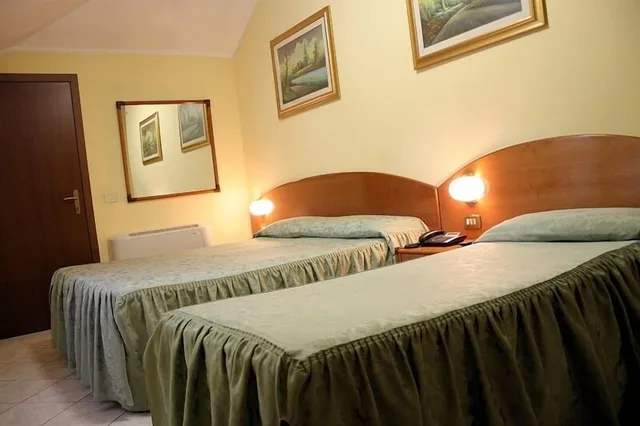 غرفة ثلاثية بثلاثة أسرّة، Hotel La Caravella 1/6