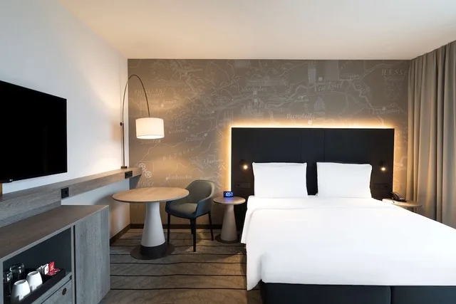 غرفة بسرير كينج مع أريكة، Hyatt Place Frankfurt Airport 3/6